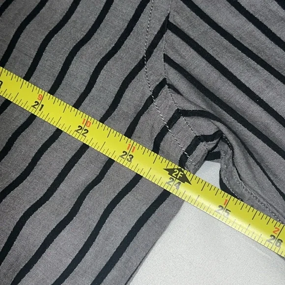 LONG SLEEVE BUTTON UP SHIRT (XL) - Picture 8 of 13